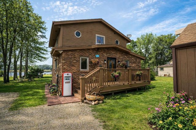 8508 Fox River ROAD, Waterford, WI 53185
