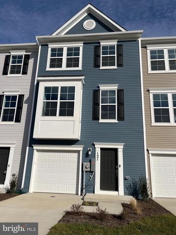 121 CANNING RD, Inwood, WV 25428