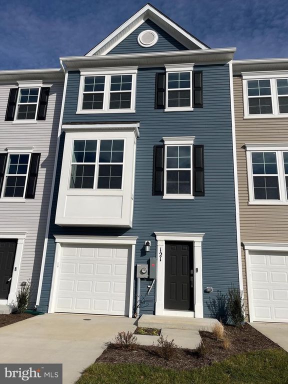 121 CANNING RD, Inwood, WV 25428