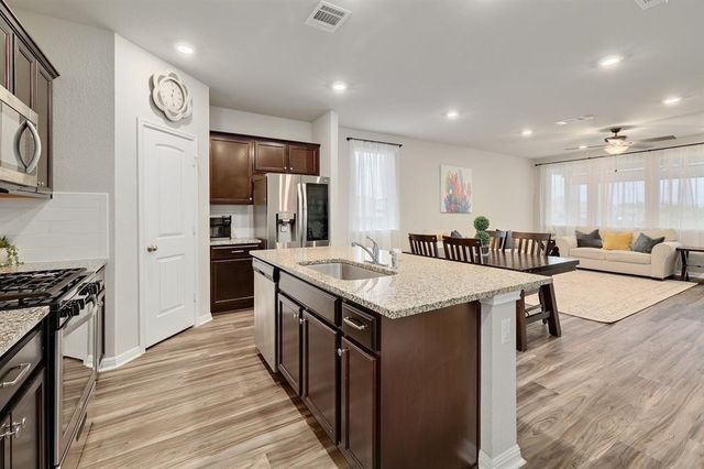 200 Arrowhead Vine DR, Leander, TX 78641