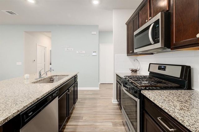 200 Arrowhead Vine DR, Leander, TX 78641