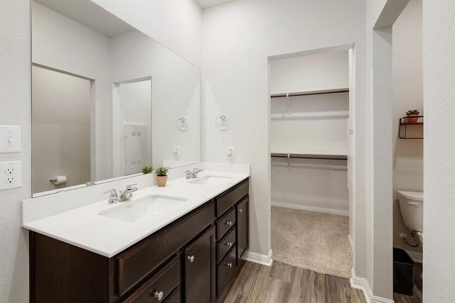 200 Arrowhead Vine DR, Leander, TX 78641