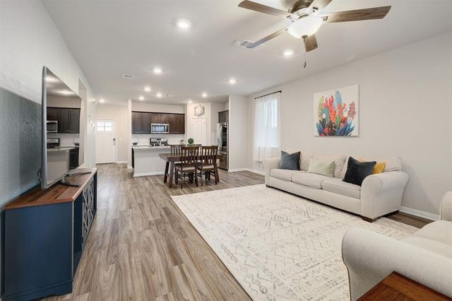 200 Arrowhead Vine DR, Leander, TX 78641