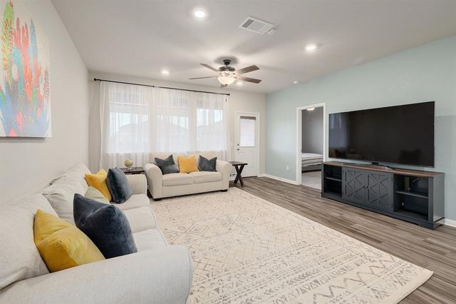 200 Arrowhead Vine DR, Leander, TX 78641