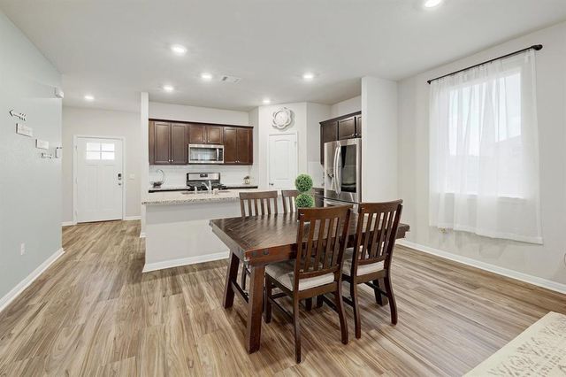 200 Arrowhead Vine DR, Leander, TX 78641