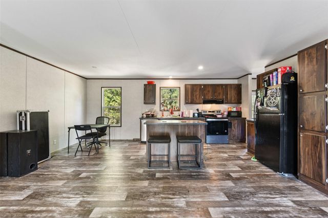 144 Los Arcos RD, Elgin, TX 78621