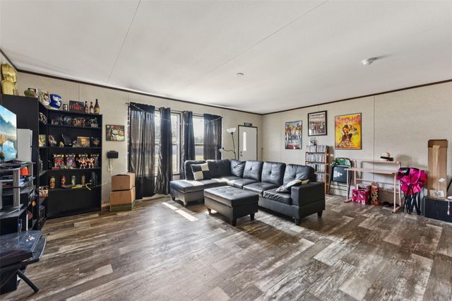 144 Los Arcos RD, Elgin, TX 78621