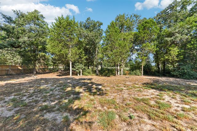 144 Los Arcos RD, Elgin, TX 78621