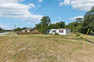 144 Los Arcos RD, Elgin, TX 78621