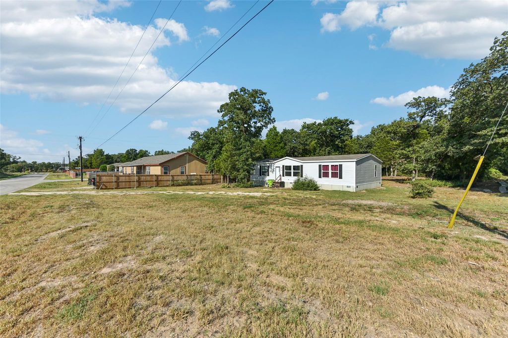 144 Los Arcos RD, Elgin, TX 78621