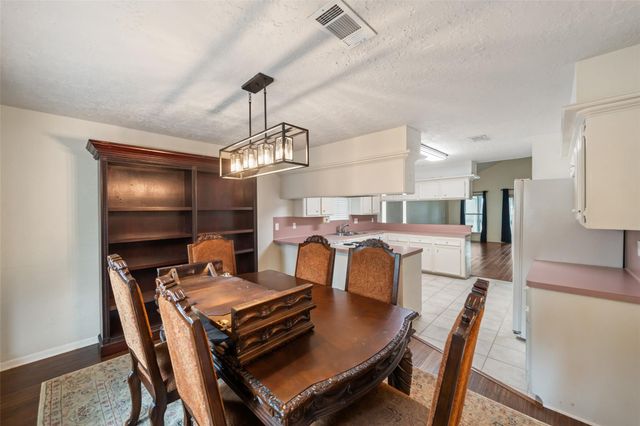 416 Rolling Hills Drive, Conroe, TX 77304