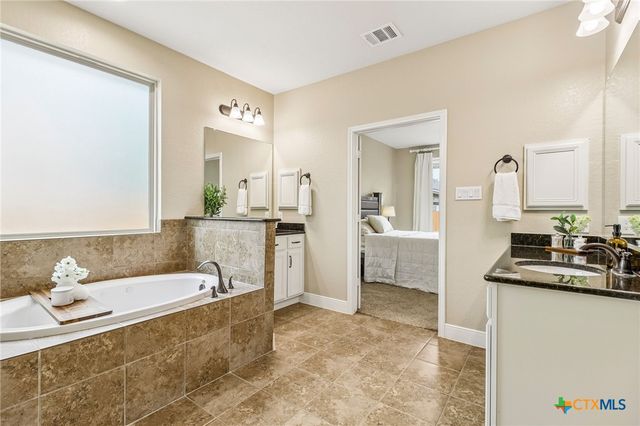 527 Pecan Forest, New Braunfels, TX 78130