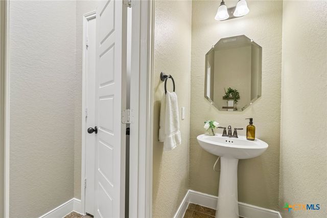 527 Pecan Forest, New Braunfels, TX 78130