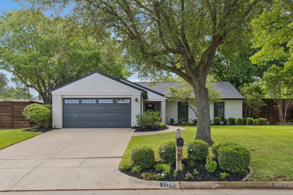 1114 Normandy Drive, Grapevine, TX 76051
