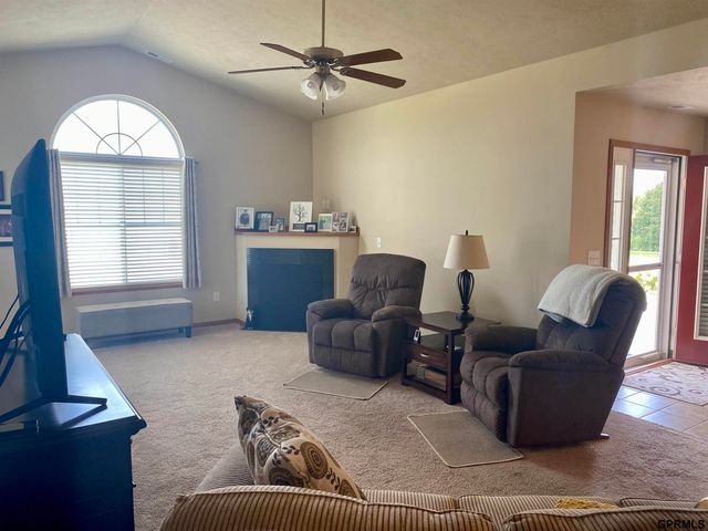 16025 Willit Plaza, Omaha, NE 68007