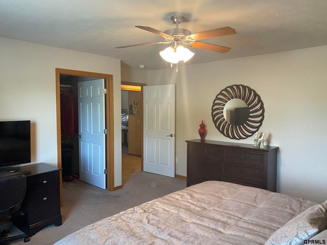 16025 Willit Plaza, Omaha, NE 68007