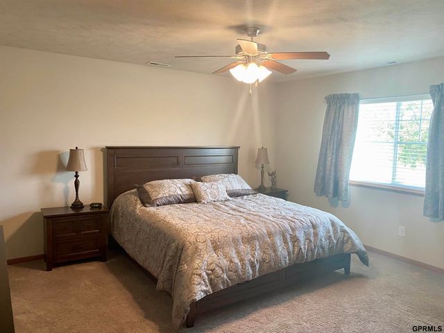 16025 Willit Plaza, Omaha, NE 68007