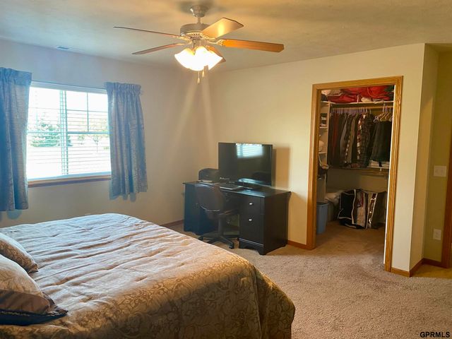 16025 Willit Plaza, Omaha, NE 68007