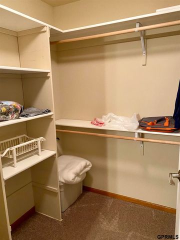 16025 Willit Plaza, Omaha, NE 68007