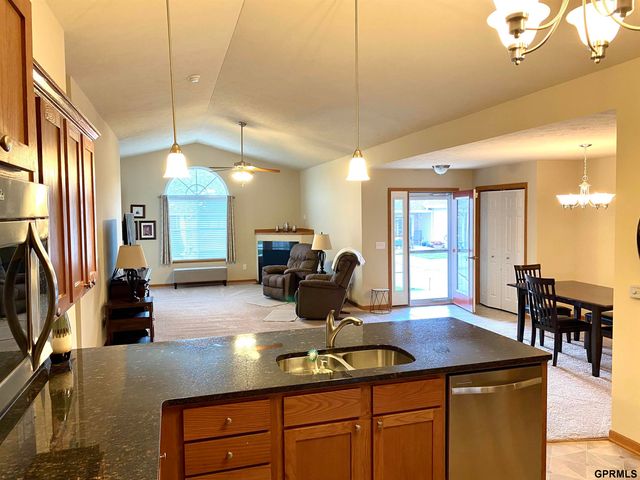 16025 Willit Plaza, Omaha, NE 68007