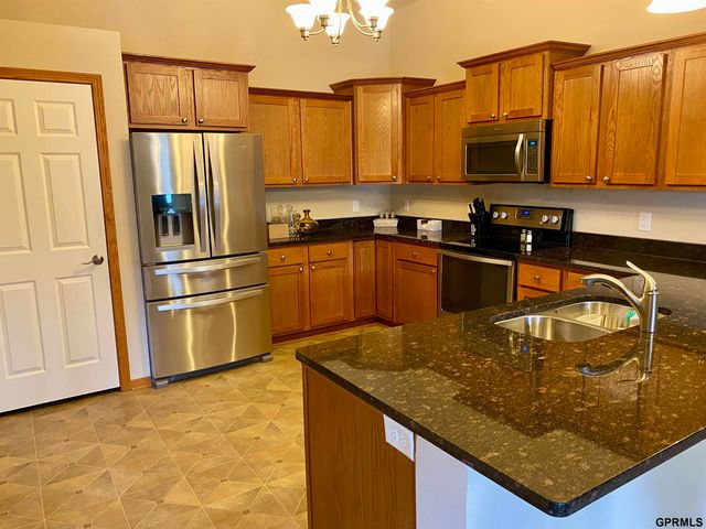 16025 Willit Plaza, Omaha, NE 68007