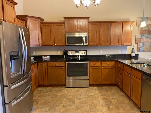 16025 Willit Plaza, Omaha, NE 68007