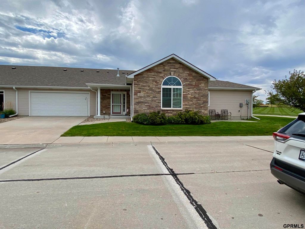 16025 Willit Plaza, Omaha, NE 68007