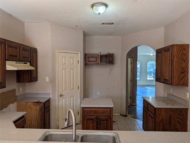 2301 Springmere Drive, Arlington, TX 76012