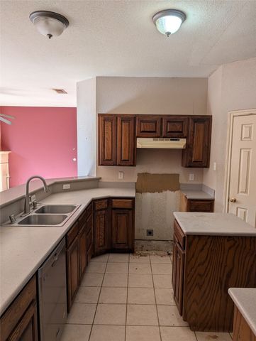 2301 Springmere Drive, Arlington, TX 76012