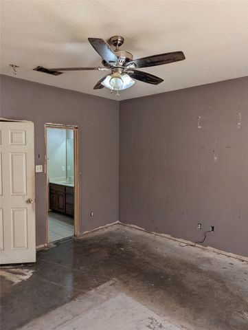 2301 Springmere Drive, Arlington, TX 76012