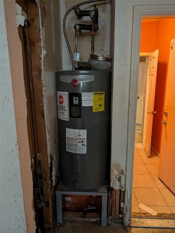 2301 Springmere Drive, Arlington, TX 76012