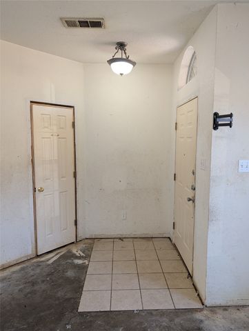 2301 Springmere Drive, Arlington, TX 76012