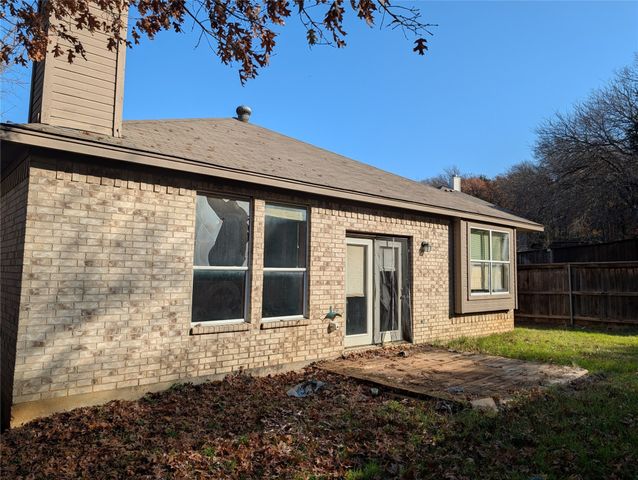 2301 Springmere Drive, Arlington, TX 76012