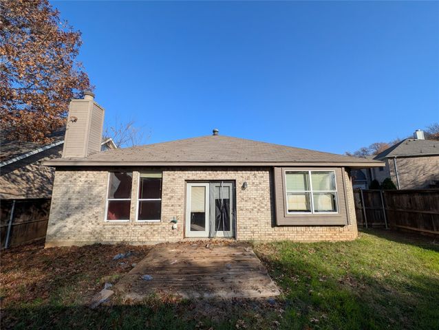2301 Springmere Drive, Arlington, TX 76012