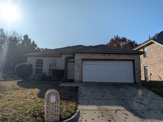 2301 Springmere Drive, Arlington, TX 76012