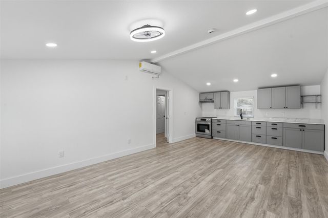 937 Anderson ST, Seguin, TX 78155