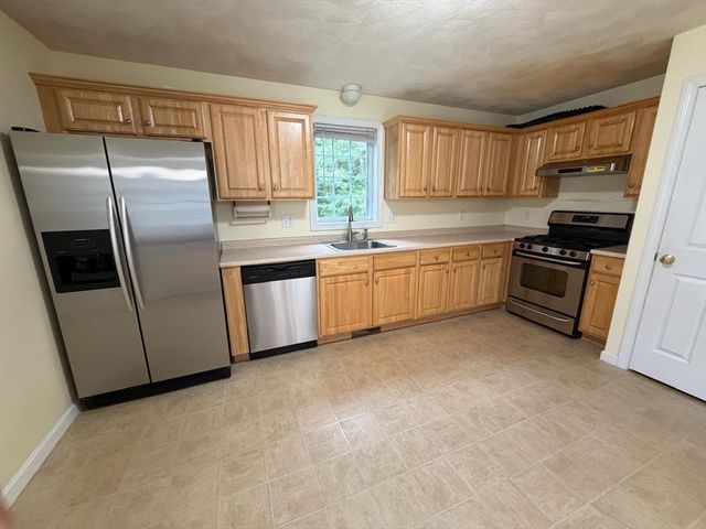 107 Charant Rd, Lowell, MA 01854