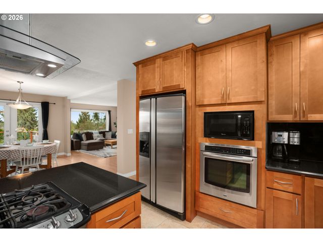 12040 Nw LOVEJOY St, Portland, OR 97229