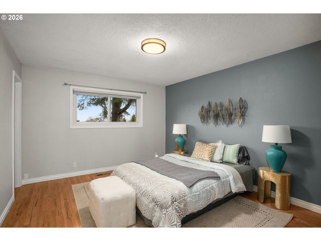 12040 Nw LOVEJOY St, Portland, OR 97229