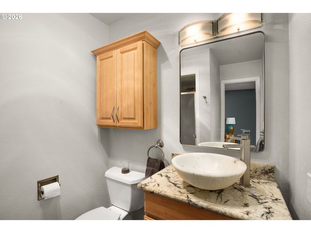 12040 Nw LOVEJOY St, Portland, OR 97229