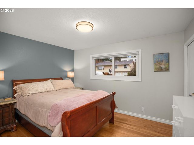 12040 Nw LOVEJOY St, Portland, OR 97229