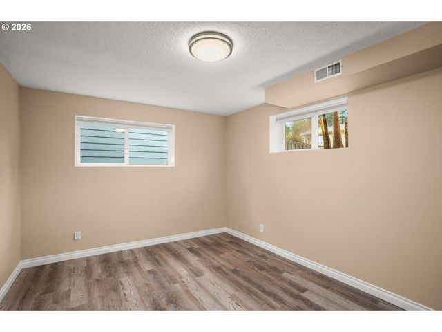 12040 Nw LOVEJOY St, Portland, OR 97229