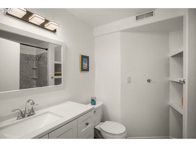 12040 Nw LOVEJOY St, Portland, OR 97229