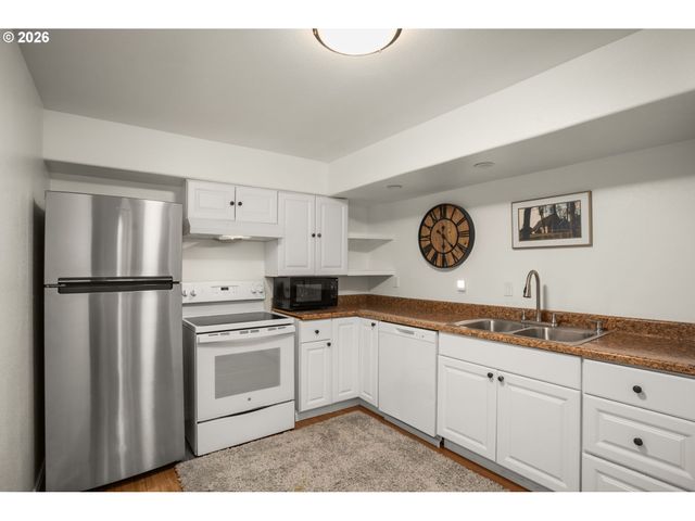 12040 Nw LOVEJOY St, Portland, OR 97229