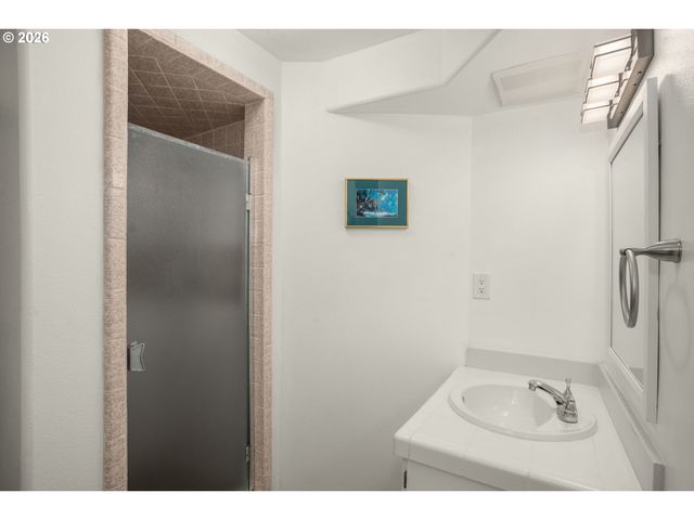 12040 Nw LOVEJOY St, Portland, OR 97229