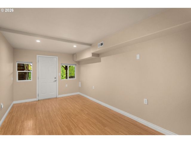 12040 Nw LOVEJOY St, Portland, OR 97229