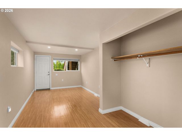 12040 Nw LOVEJOY St, Portland, OR 97229