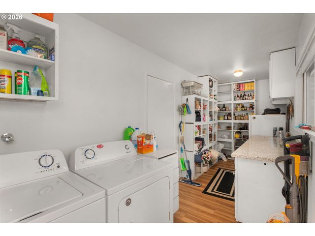 12040 Nw LOVEJOY St, Portland, OR 97229