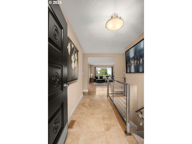 12040 Nw LOVEJOY St, Portland, OR 97229