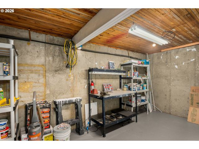 12040 Nw LOVEJOY St, Portland, OR 97229